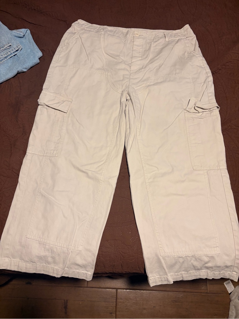 Universal Thread Women's Light Tan Cargo Capris